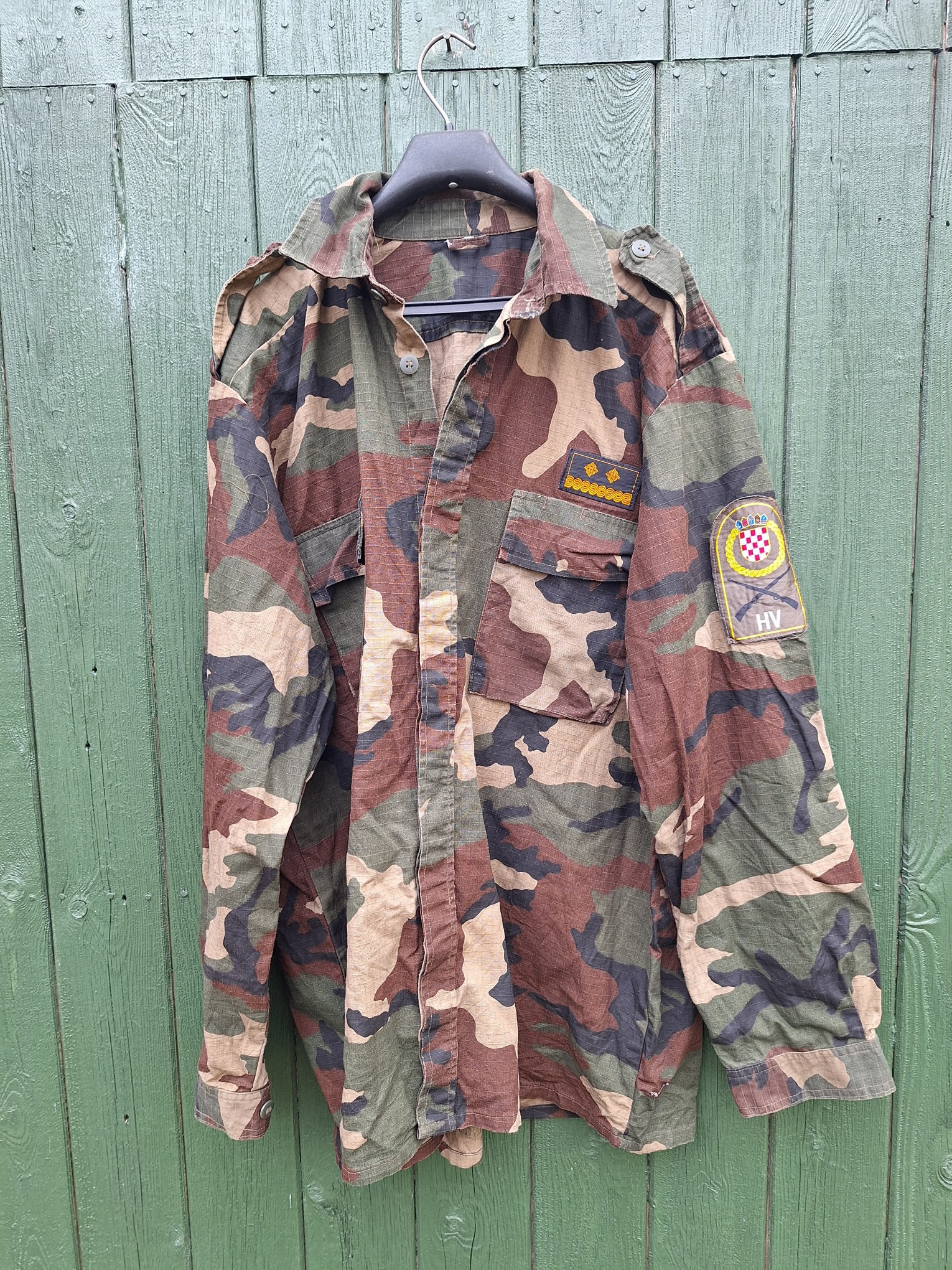 Croatian woodland shirt - badged Lieutenant / Army patches